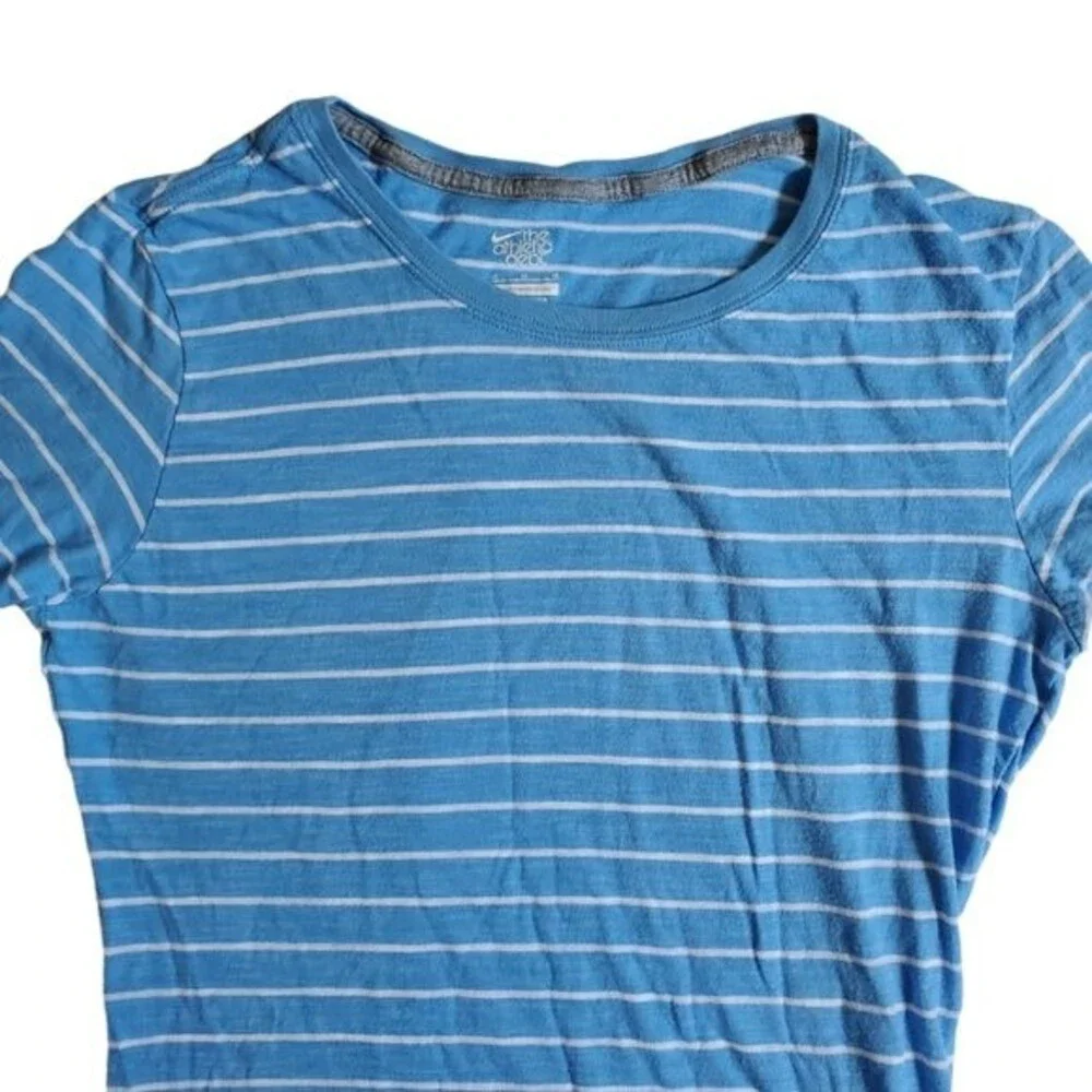 Nike The Athletic Dept blue white striped short sleeve crew neck t shirt sz M
